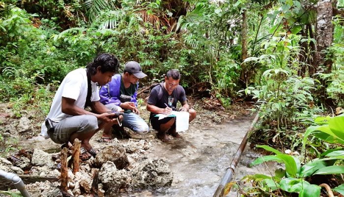 Pengecekan pH Air, Pangkalan Data Haruku, Maluku. 2022
