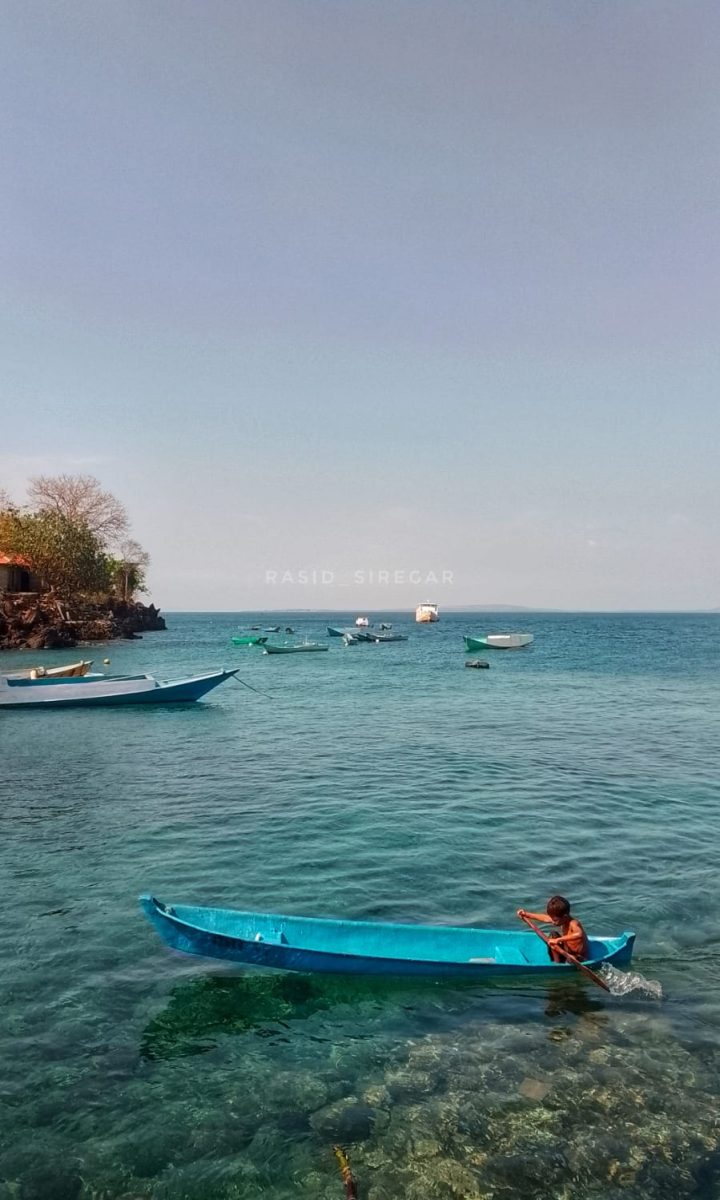 Semangat mengayuh di Pelabuhan Boleng, Adonara, NTT. 2025