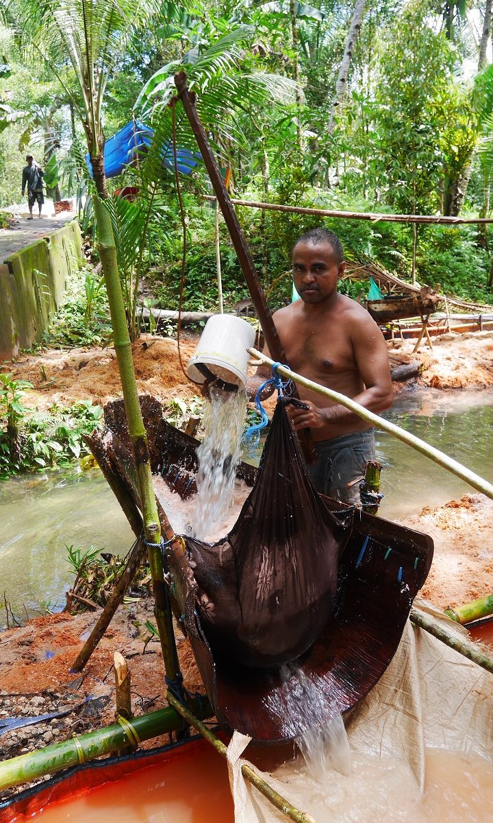 Pengolahan Sagu tradisional di Negeri Haruku, Maluku. 2022